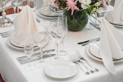 Festpaket elegant glas, porslin och bestick