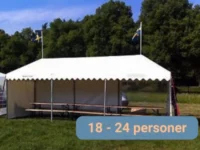 partytält på ett fält (storlek 2,3x6,9m) som rymmer 18 - 24 personer