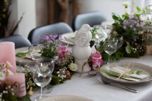 Hyra möbler till fest i Stockholm - bord och stolar från Norrorts Partyservice för alla evenemang.