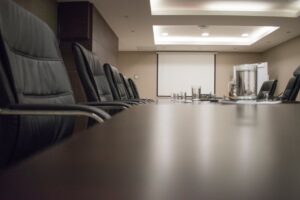 Konferensutrustning Stockholm - hyr stolar, bord och teknik för möten hos Norrorts Partyservice.
